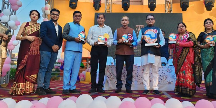 ‘DU Times Odisha Takes Center Stage : A New Era in Journalism Begins’ ‘DU Times Odisha Takes Center Stage : A New Era in Journalism Begins’